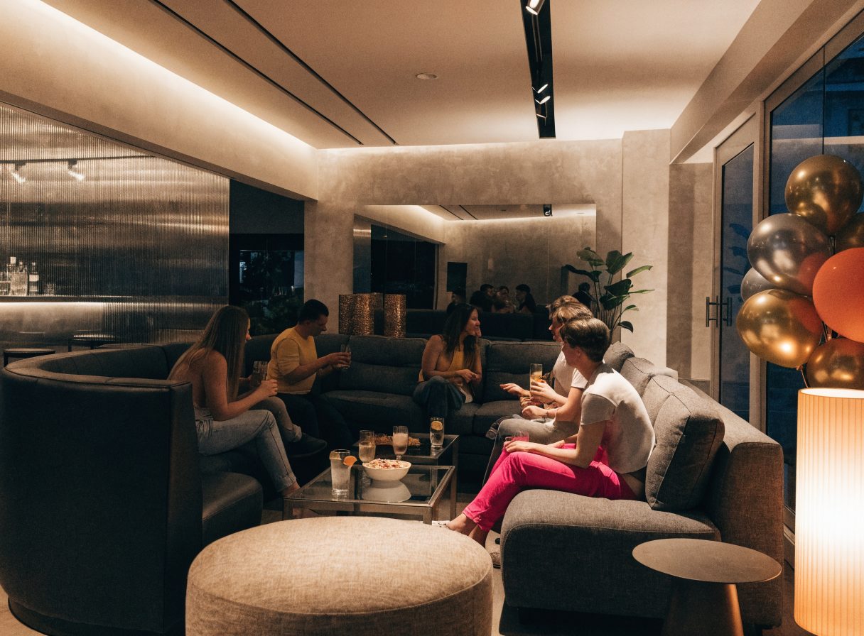 Combinable lounges